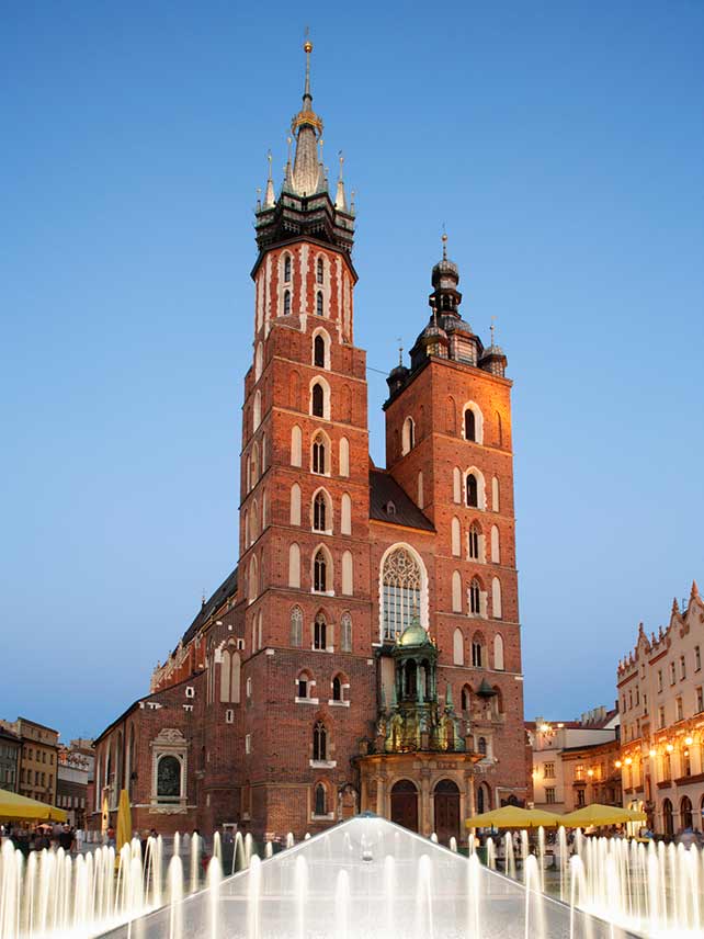 St. Mary's Church on Market Square in Krakow © Guy Vanderelst / Getty