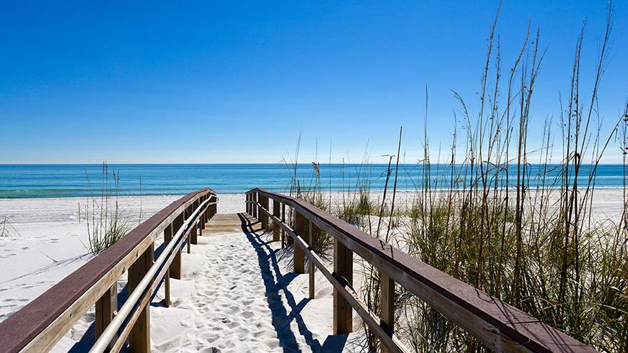 The beaches around Pensacola ©Ian Dagnall / Alamy Stock Photo.