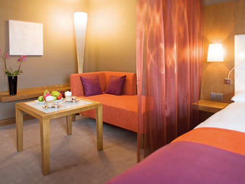 Accommodation - Movenpick Hotel Zurich Airport - Guest room - Zurich