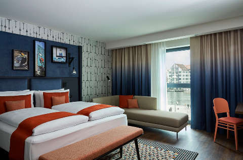 Accommodation - Hotel Indigo BERLIN - EAST SIDE GALLERY - Guest room - Berlin