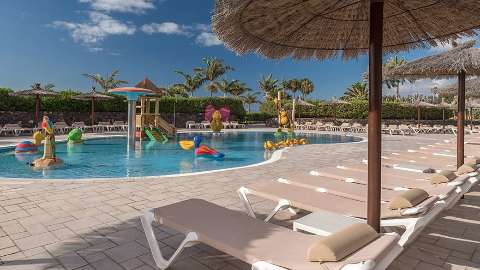 Accommodation - Sheraton Fuerteventura Beach, Golf & Spa Resort - Pool view - Fuerteventura