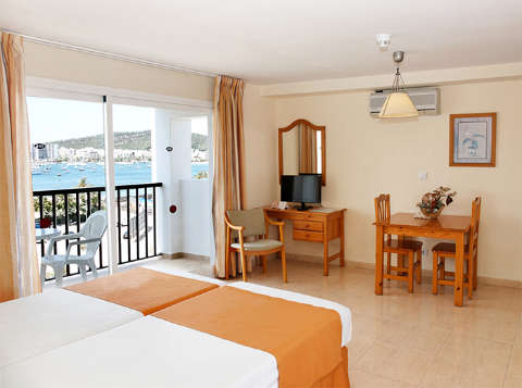 Accommodation - Aparthotel Reco des Sol Ibiza - Guest room - Ibiza