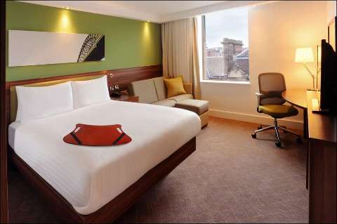 Accommodation - Hampton by Hilton Newcastle - Guest room - Newcastle