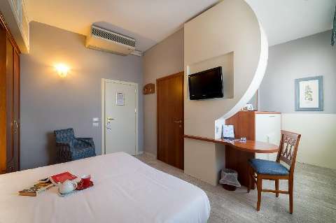 Accommodation - Hotel Maggiore Bologna - Guest room - BOLOGNA