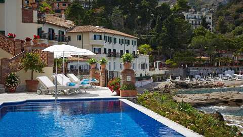 Accommodation - Villa Sant'Andrea, A Belmond Hotel, Taormina Mare - Pool view - Taormina, Sicily