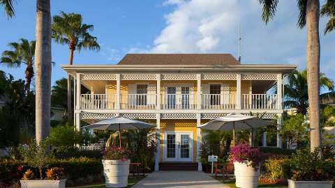 Accommodation - Sunshine Suites Resort - Exterior view - Grand Cayman
