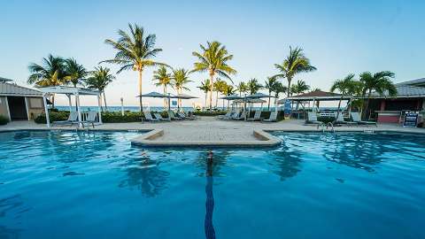 Accommodation - Holiday Inn Resort GRAND CAYMAN - Pool view - Grand Cayman