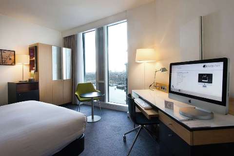 Accommodation - DoubleTree by Hilton Amsterdam Centraal Station - Guest room - Amsterdam