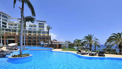 Accommodation - Pestana Promenade Premium Ocean & Spa Resort - Pool view - Madeira