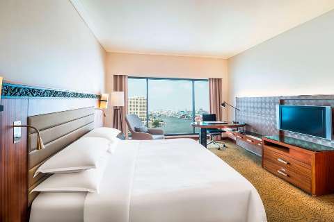 Accommodation - Royal Orchid Sheraton Hotel and Towers - Guest room - Bangkok
