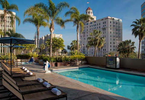Accommodation - Renaissance Long Beach Hotel - Pool view - Long Beach