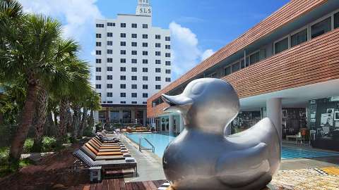 Accommodation - SLS Hotel South Beach - Pool view - Miami