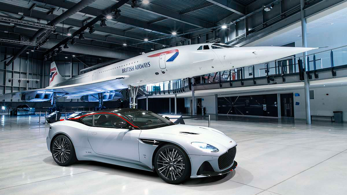 Neuer Aston Martin in begrenzter Auflage vor einer Concorde.