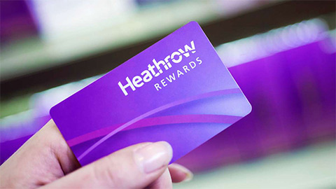 Primer plano de la tarjeta de fidelidad de Heathrow Rewards.