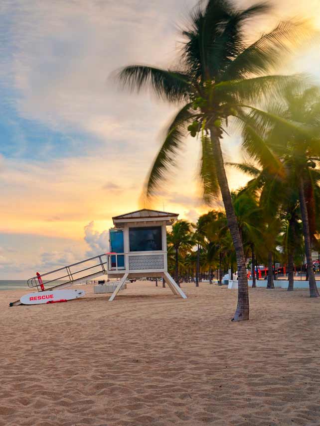 Coucher de soleil sur Sunrise Beach à Fort Lauderdale.
