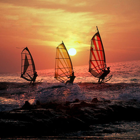 Windsurf at sunset.