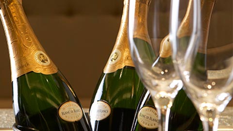 Botellas de champán en la sala VIP de la T5