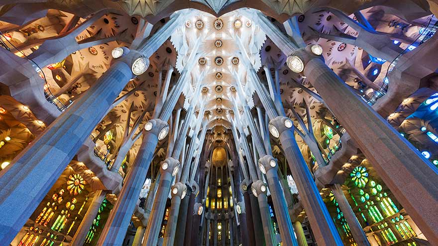 Architectural columns and ceiling in the Sagrada Familia. © omersukrugoksu.