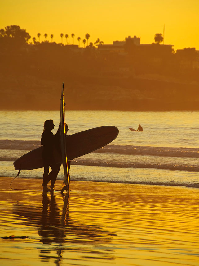 Dé rienda suelta a su pasión por el surf en las playas de San Diego © Getty
