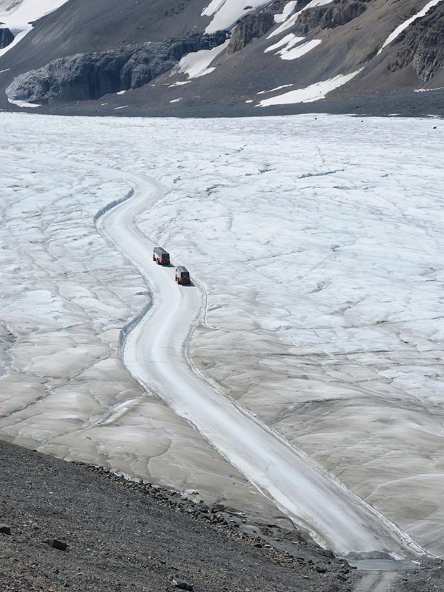 Un viaje con muchos baches a través del Columbia Icefield © isaacmalcazar / Getty.