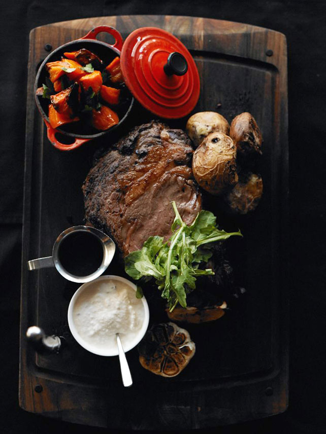 Goûtez un steak de première qualité au Charcut.