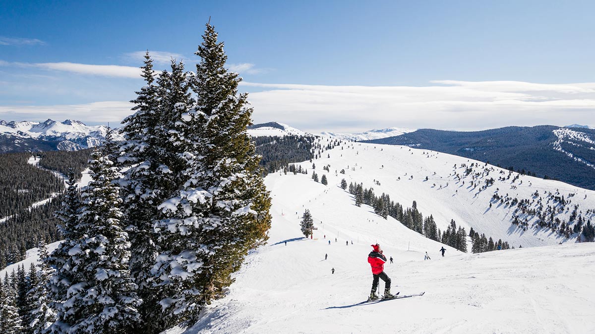 Dévalez les pentes de la station de ski de Vail, dans le Colorado © Getty Images.