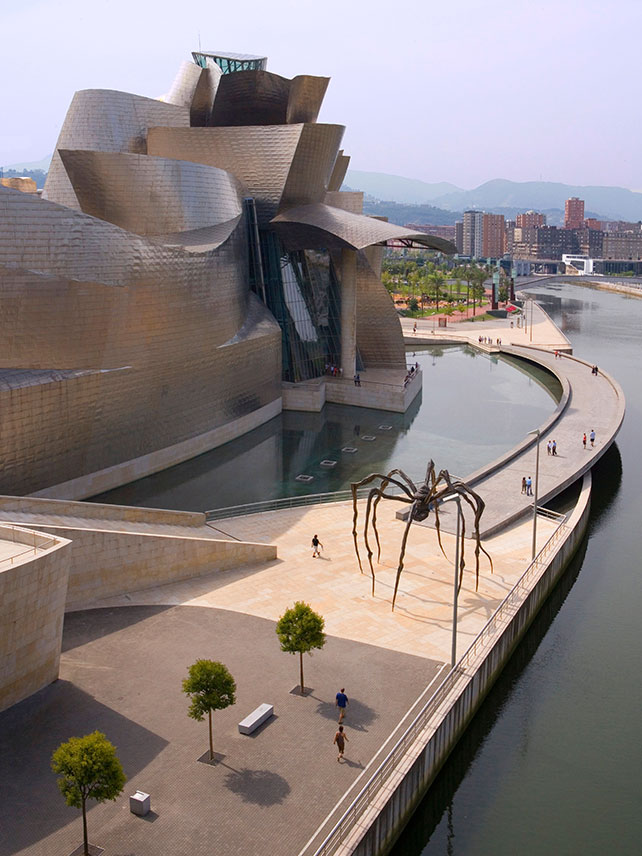 Guggenheim Museum, Bilbao, designed by architect Frank Gehry. ©Prisma by Dukas Presseagentur GmbH / Alamy Stock Photo.