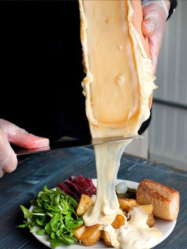 Reward yourself after a day on the slopes with the Savoyarde classic, raclette © @grubstreet / Instagram