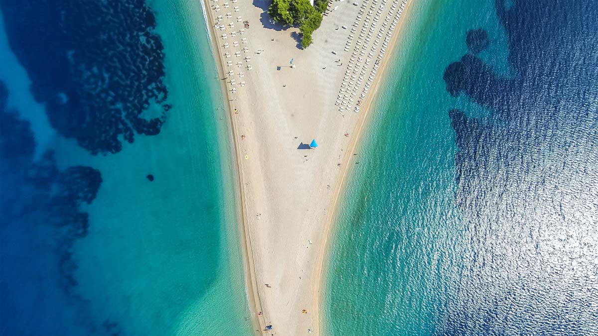 Praia na Croácia.