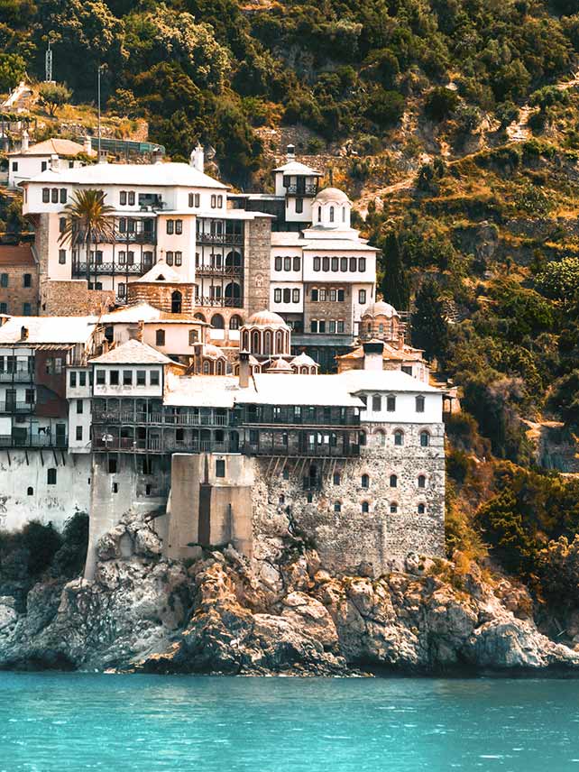 Le monastère Osiou Gregoriou, sur le mont Athos, Halkidiki © vlasidis/Getty Images