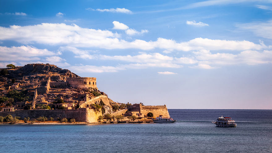 A ilha assombrosamente bela de Spinalonga, em Creta, tem uma história riquíssima © Joe Daniel Price/Getty Images