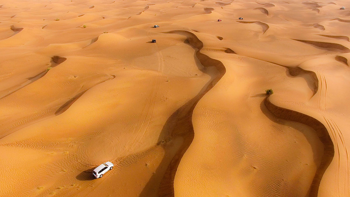 Partire per un safari nel deserto a Dubai. © DxbDrone