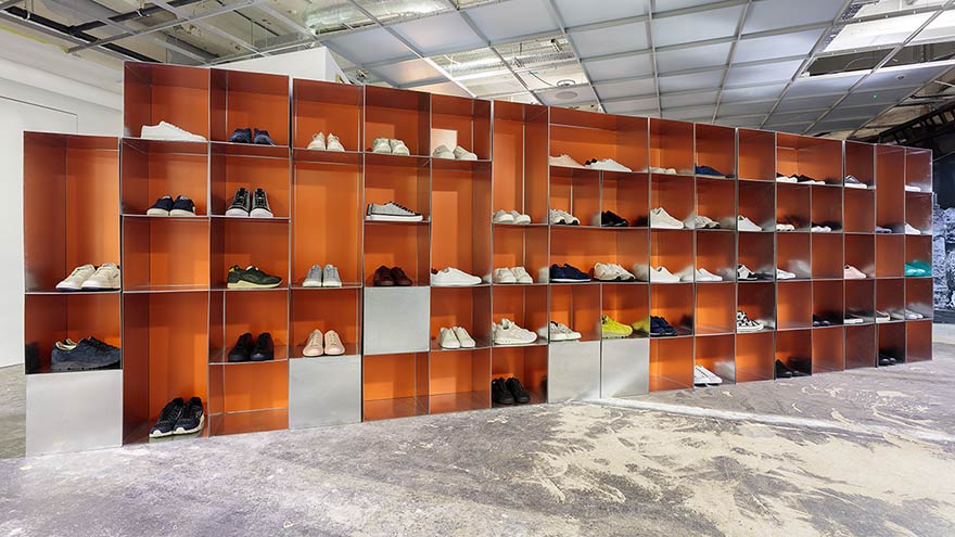 Faites vos achats au Sneaker Space à l'intérieur de Dover Street Market