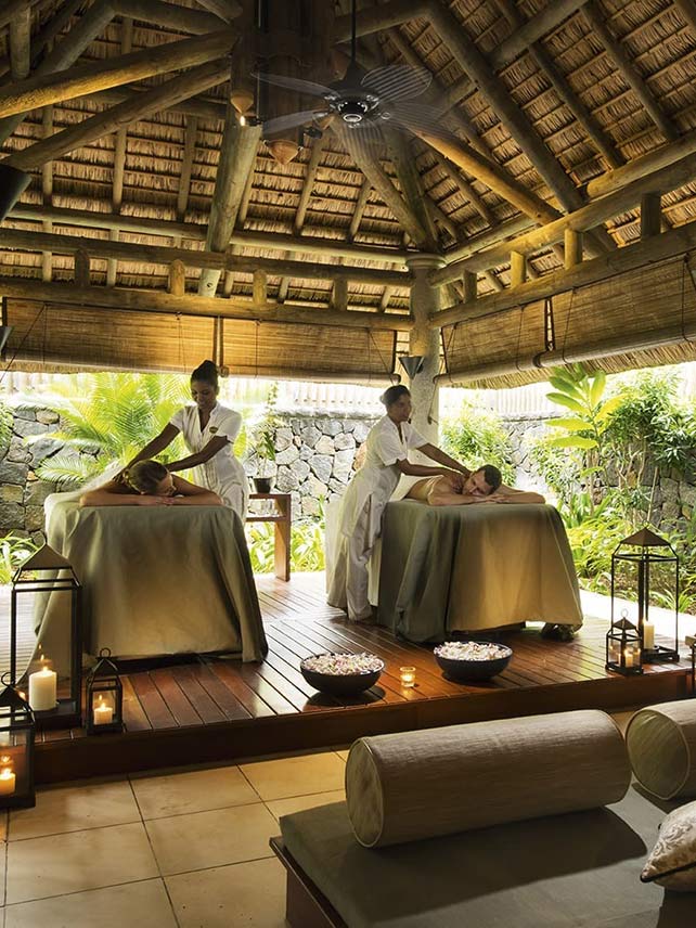 Enjoy a couples massage by The U Spa by Constance, Constance Moofushi Resort. © Constance Hospitality Management.