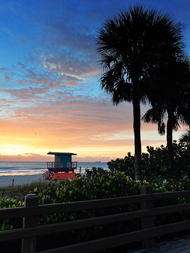 Sonnenaufgang in Miami South Beach. © Songquan Deng/Alamy Stock Photo.