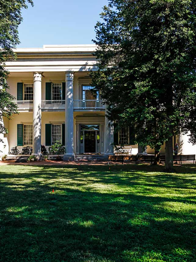 View of the Hermitage Mansion. Home of President Andrew Jackson in Tennessee. ©Images-USA / Alamy Stock Photo.