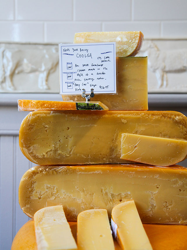 Probieren Sie den ausgezeichneten Käse bei Talbott and Arding © Akemi Hiatt