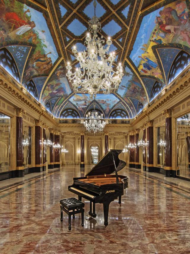 The protected Ritz ballroom at The St. Regis Rome © Marriott International.