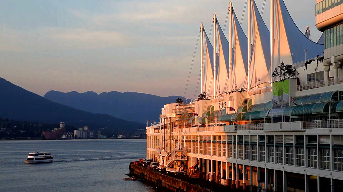 Pan Pacific Vancouver bei Sonnenuntergang. ©Pan Pacific Hotels and Resorts.