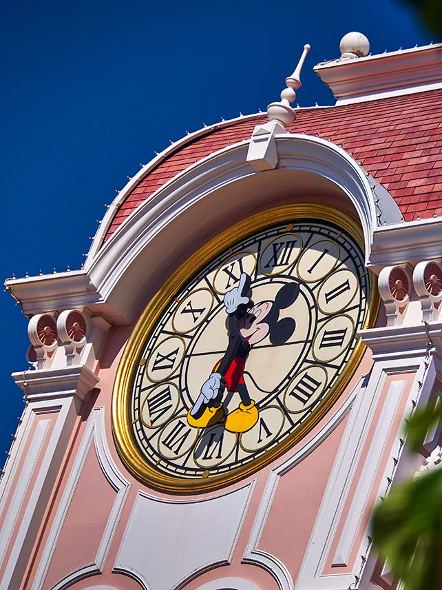 The clock, Disneyland® Hotel