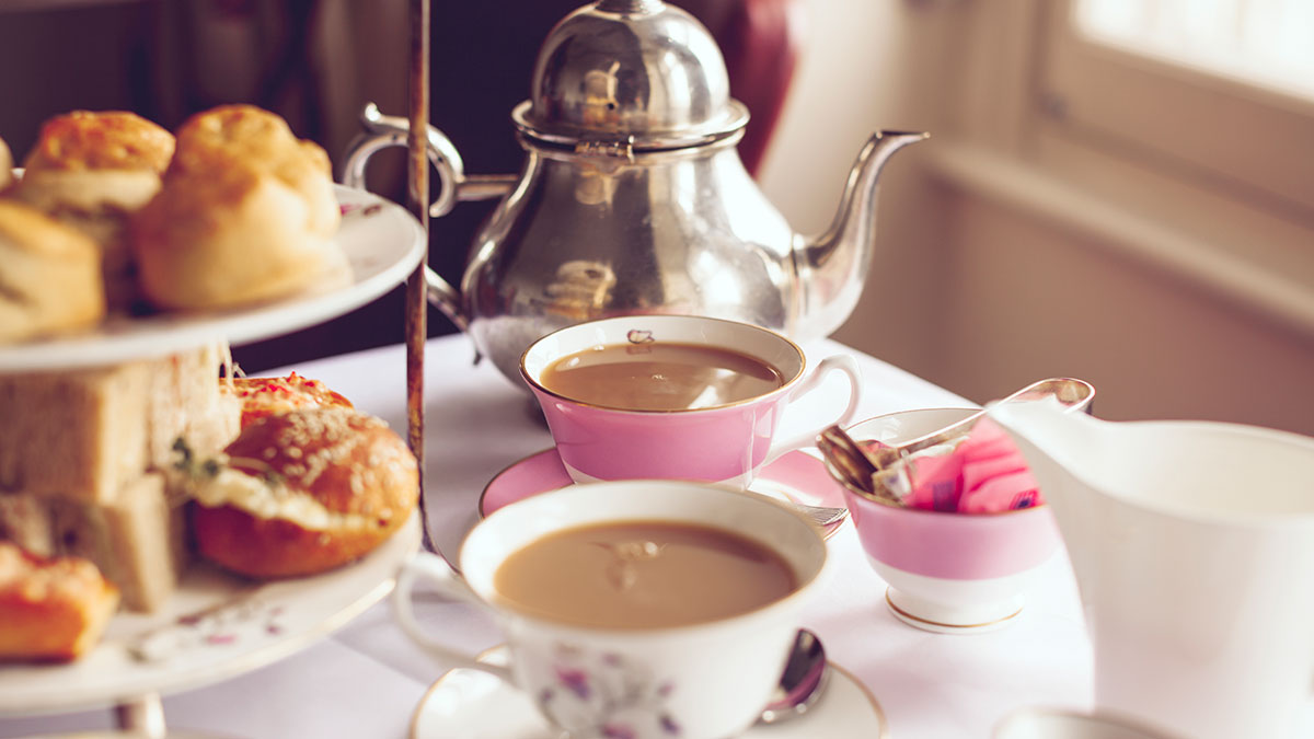 Un clásico: tome el té de la tarde en Londres.
