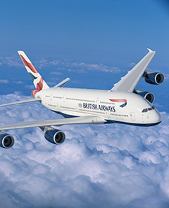 A380-800 in volo sopra le nuvole.