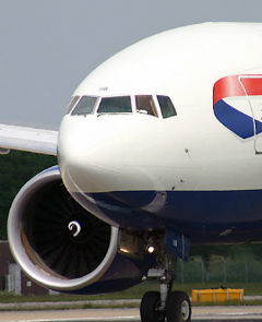 Boeing 777-200 en roulement au sol, prêt au départ (cliché A. Cooksey - airlineimages.co.uk)