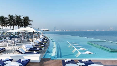 Vue sur piscine