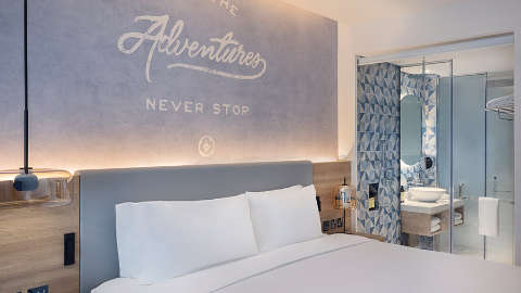 Guest room