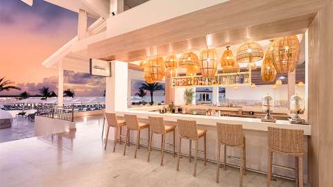 Accommodation - Royalton CHIC Antigua - Bar/Lounge
