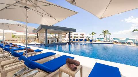 Accommodation - Royalton CHIC Antigua - Pool view