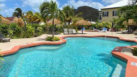 Accommodation - Colibri Court - Pool view