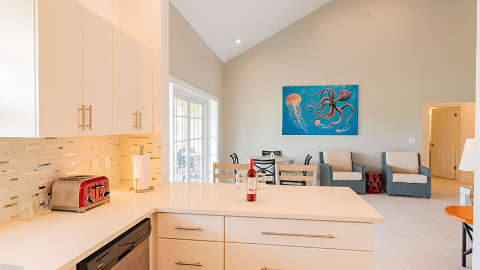 Accommodation - Colibri Court - Guest room