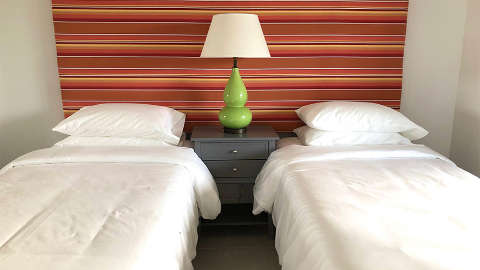 Accommodation - Colibri Court - Guest room